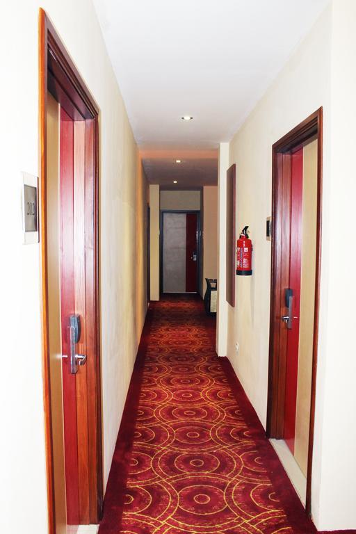 Maleosan Inn Manado Hotel Buitenkant foto