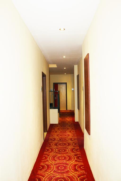 Maleosan Inn Manado Hotel Buitenkant foto